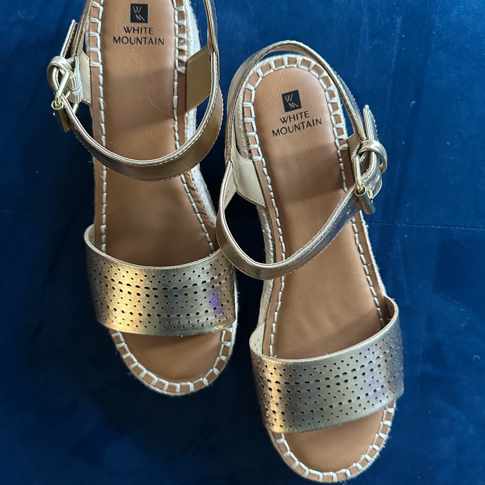 NWOT White Mountain Gold Sandals with Perforated Design